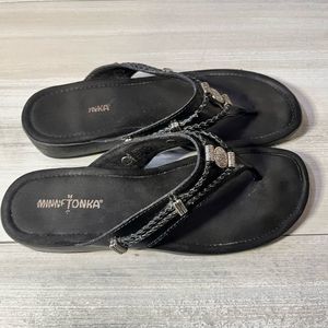 Black Leather Silverthorn Sandals by Minnitonka Sz 9